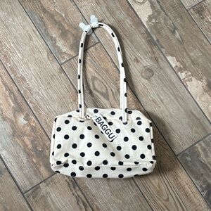 BAGGU Cream and Black Polka Dot Shoulder Bag